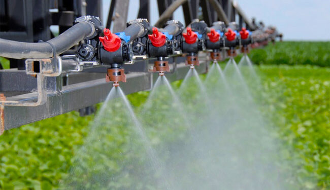 Agroquímicos: prohíben fumigar a menos de 1 km de viviendas