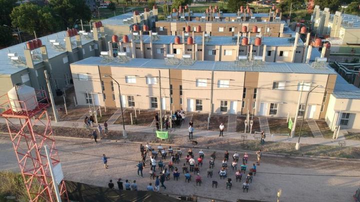 Perotti llega a la Capital con más obras y viviendas