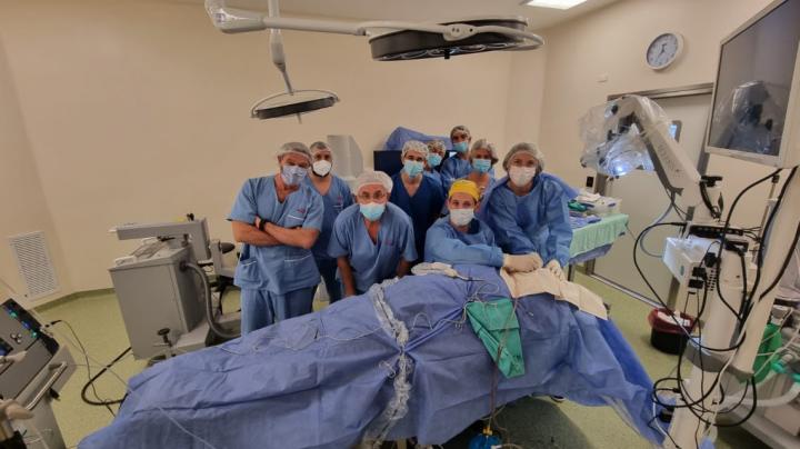 La cirugía que permitió volver a oir a una mujer