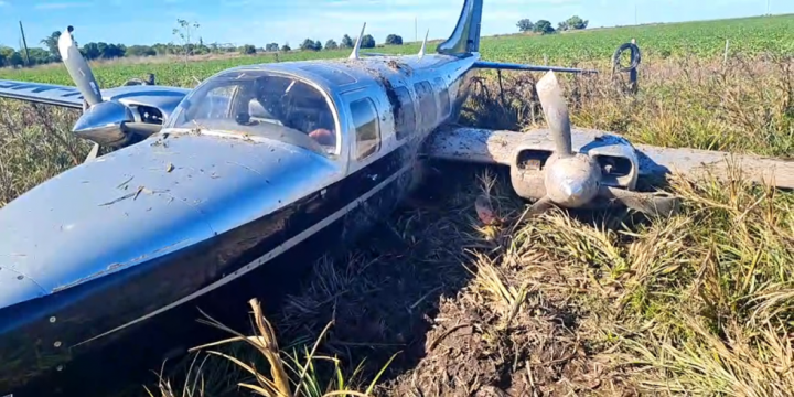 Un avión aterrizó de emergencia en Santa Fe