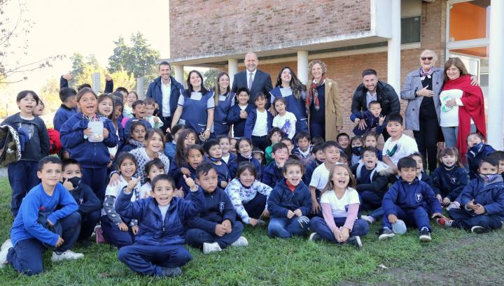 Perotti inauguró el Colegio Tesla en Pérez