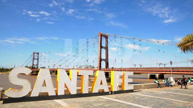 Feriado con sol y frío en la ciudad de Santa Fe