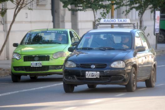 Taxis y remises unificaron las tarifas en Santa Fe