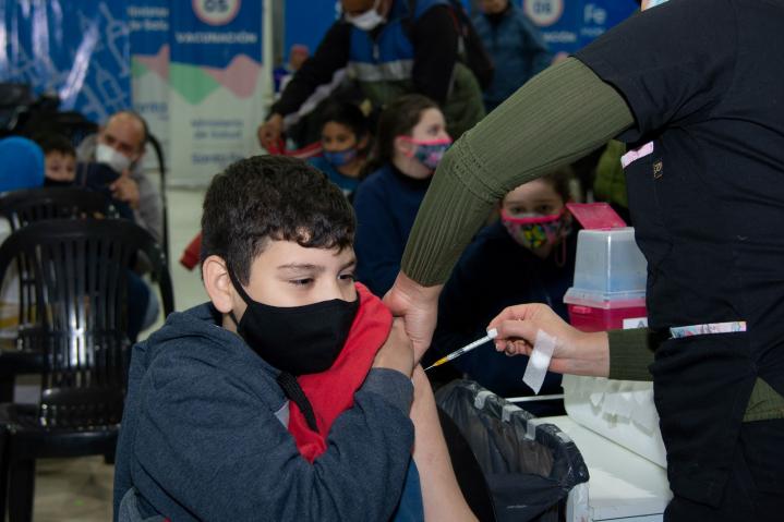Santa Fe ya vacuna a menores de 5 a 11 años