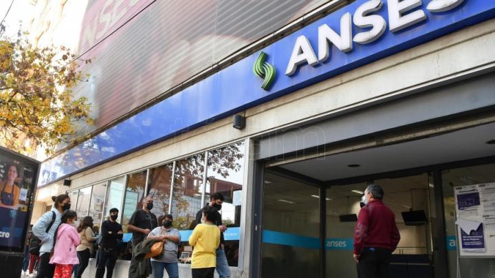 Refuerzo de Ingresos de ANSeS: casi un millón lo reciben en Santa Fe