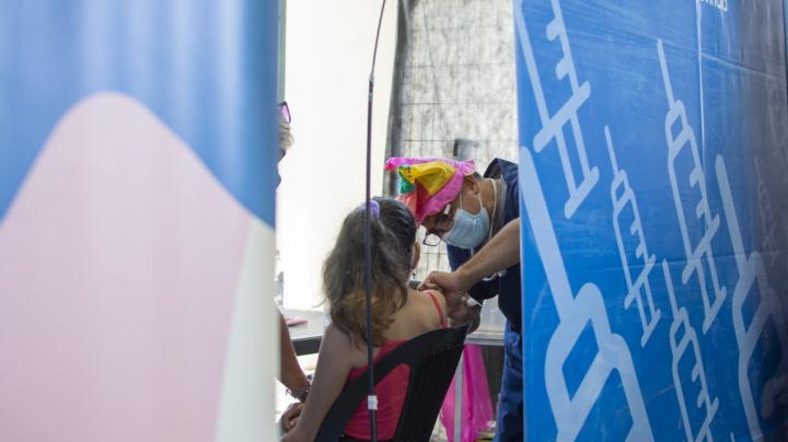 Vacunarse contra la poliomielitis, paperas, rubéola y sarampión