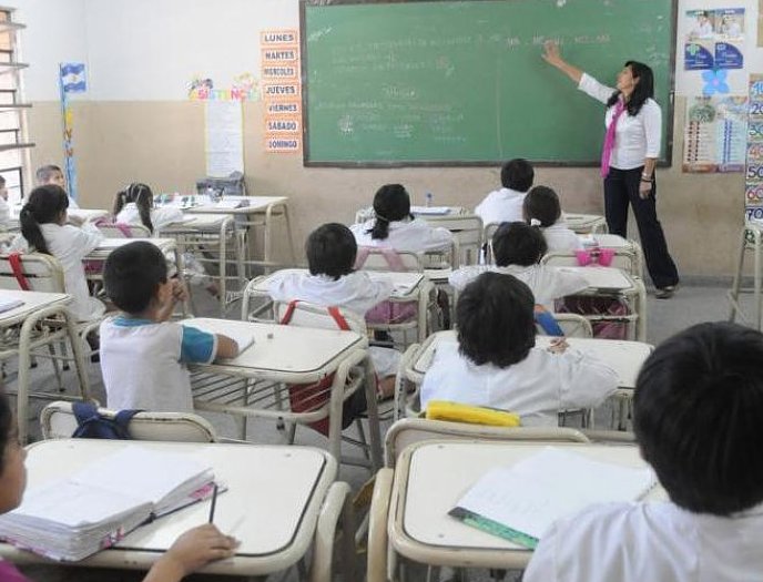 El verano encontrará a docentes y alumnos en las escuelas