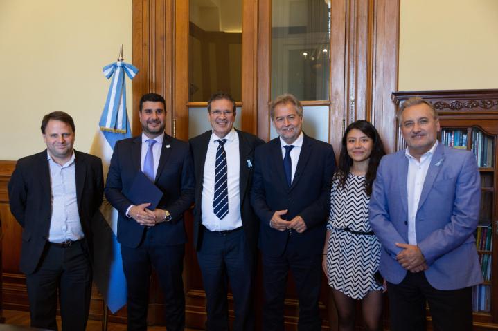 Lewandowski (primero de la derecha), junto a Tristán Bauer, Mirabella y Cleri.