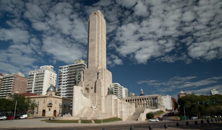 Policías, gendarmes y prefectos custodian Rosario en las fiestas