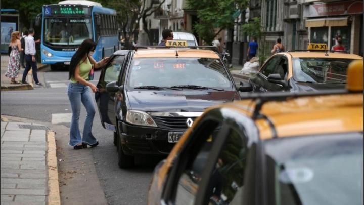 Taxis compartidos: una idea que avanza en Rosario