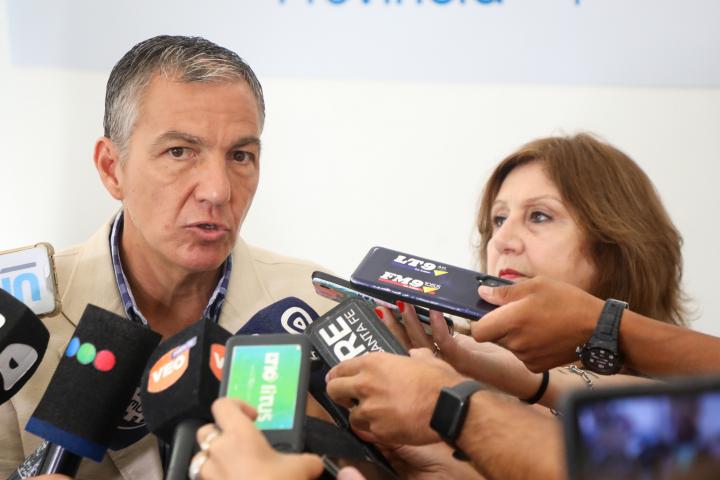 Suba a docentes igual que a estatales: 40% en tres tramos