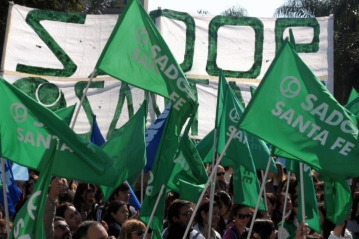 Otro gremio docente aceptó la oferta salarial de Santa Fe