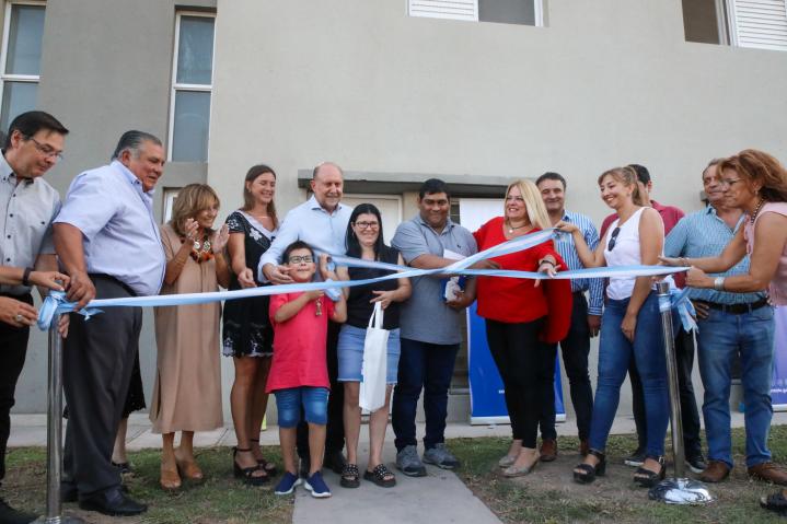 Perotti al entregar más viviendas: “Aquí consolidarán un sueño”