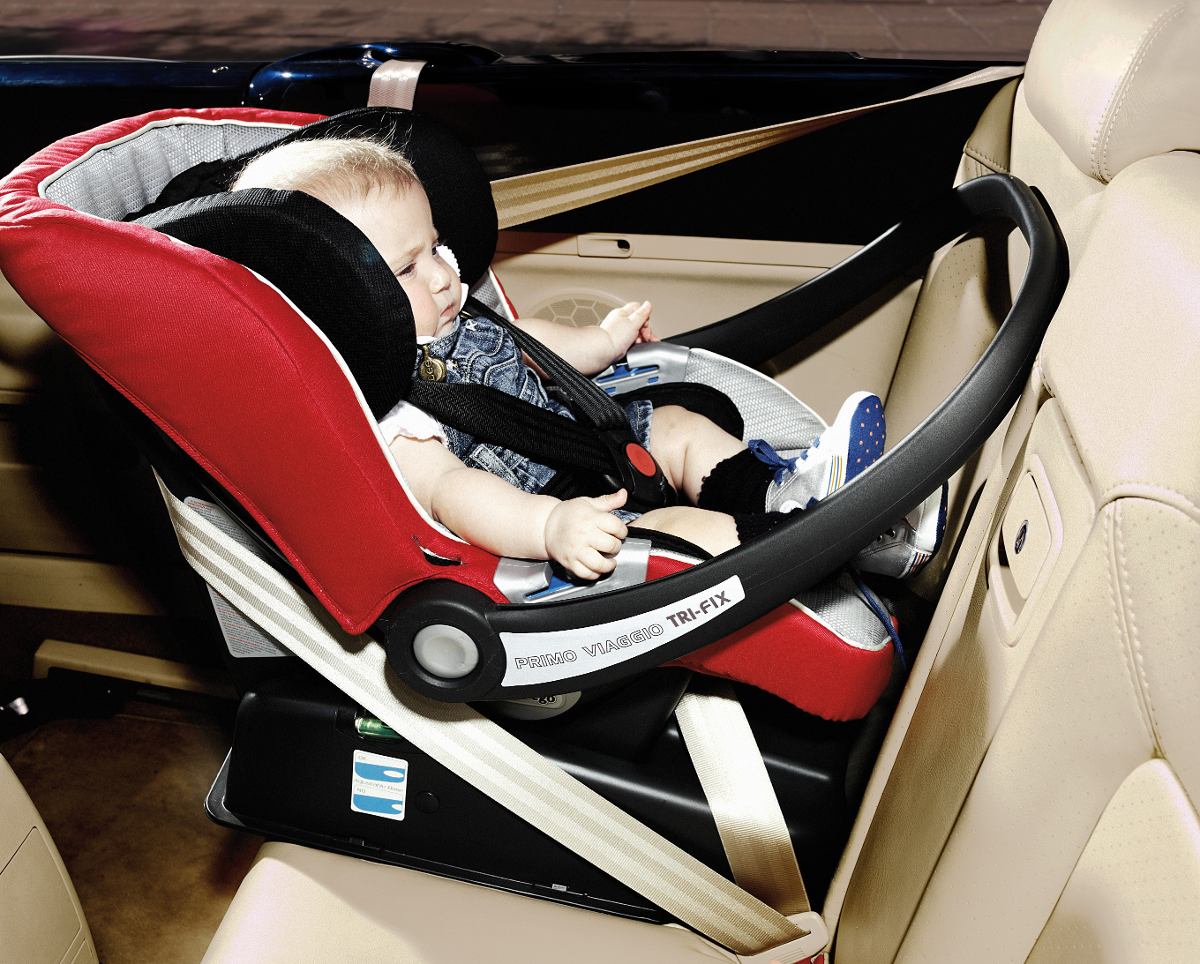 Rosario: fuertes multas por llevar menores sin sillita o en el asiento delantero