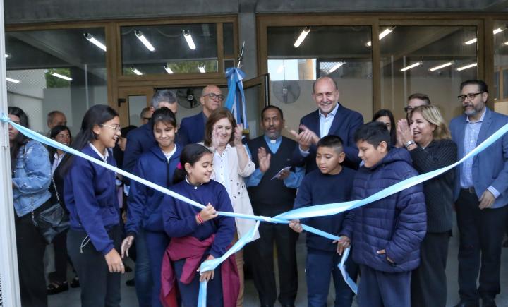 Perotti en la apertura de la Escuela Nuestra Señora de la Esperanza