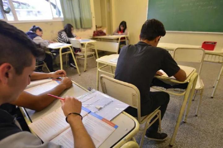 Educación defiende el año escolar en dos cuatrimestres