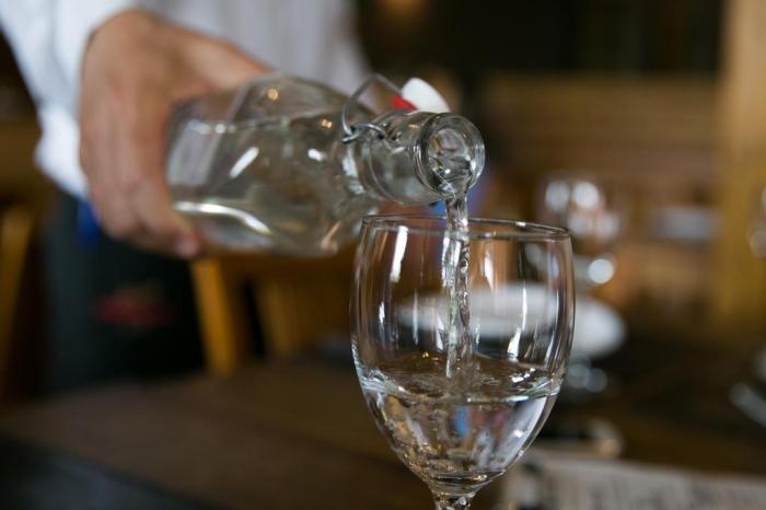 Lanzan concurso ¿Dónde te sirven mejor la jarra de agua?