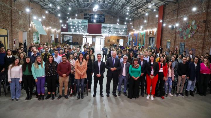 Perotti a los jóvenes: “Gracias por el compromiso de formarse”