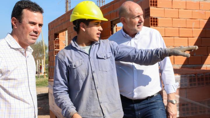 Perotti aseguró que “no se detienen las obras públicas”