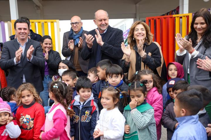 Inauguran el nuevo edificio pospandemia del jardín de infantes 384