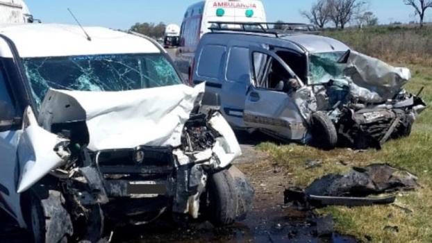 Choque frontal en la autopista Rosario-Santa Fe: 3 muertos