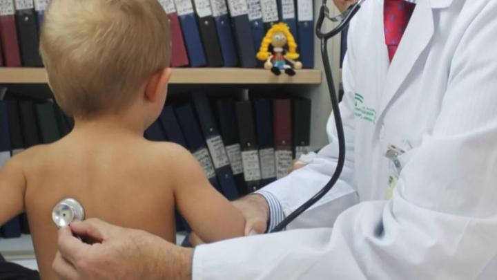 Médicos pediatras comenzaron a cobrar $7.500 la consulta