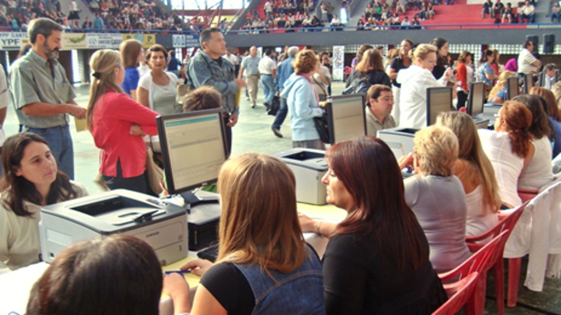 22 mil docentes concursan cargos de escuelas secundarias