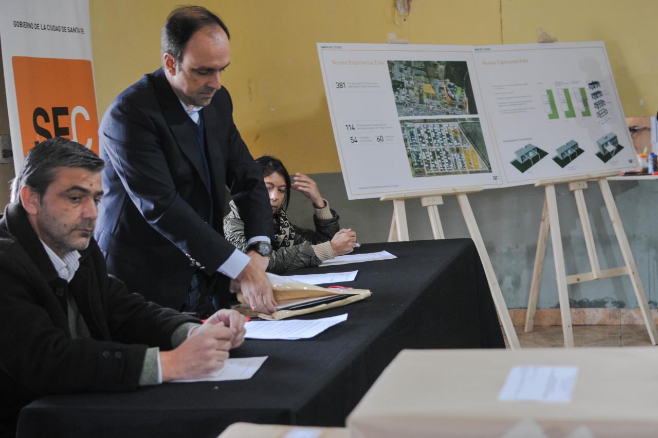 Tres ofertas para construir 60 viviendas