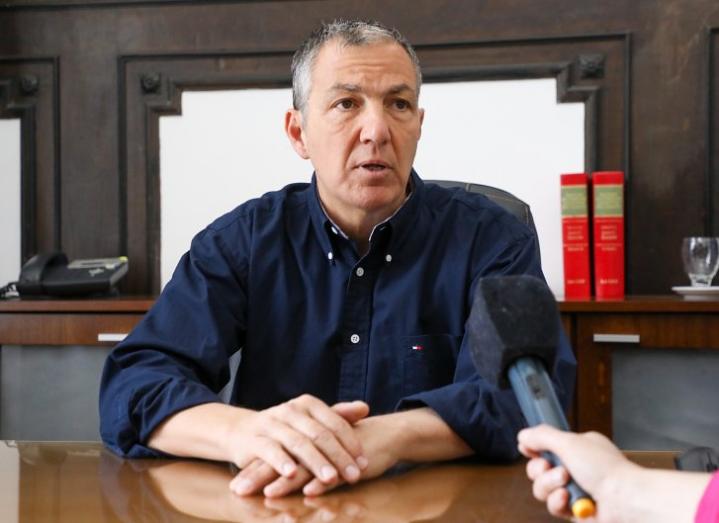 Santa Fe pagará el ajuste salarial a estatales y docentes