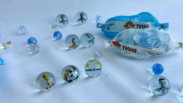 Una fábrica familiar de bolitas creó una edición especial de la Selección Argentina