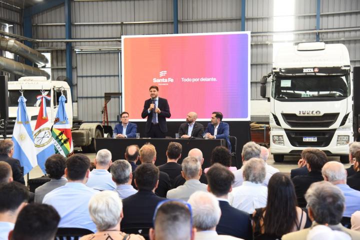 Pullaro lanzó un plan para potenciar el empleo y la producción