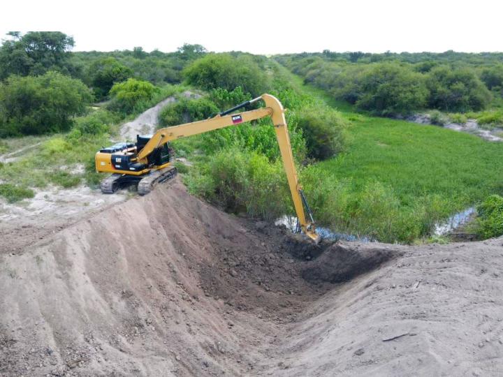 Hicieron cerrar canales clandestinos que inundaban campos