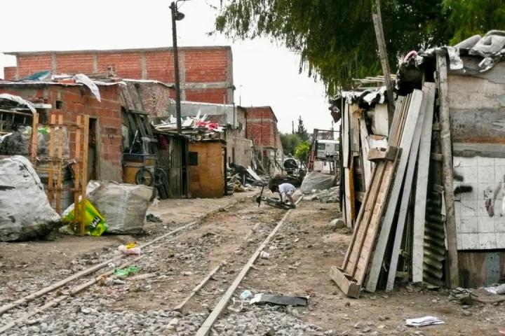 La inflación generó 1 millón de nuevos pobres por mes 