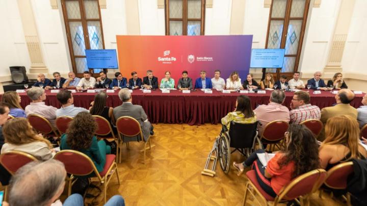 El gobernador reunió al gabinete ampliado y a legisladores