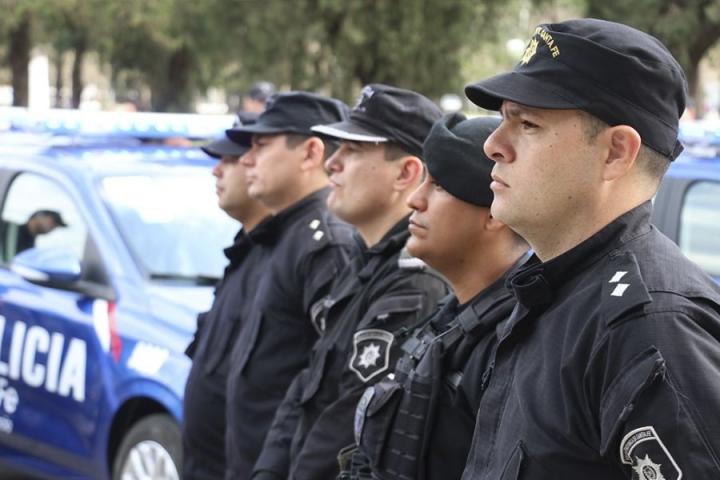 Convocan a policías retirados para custodiar escuelas y hospitales