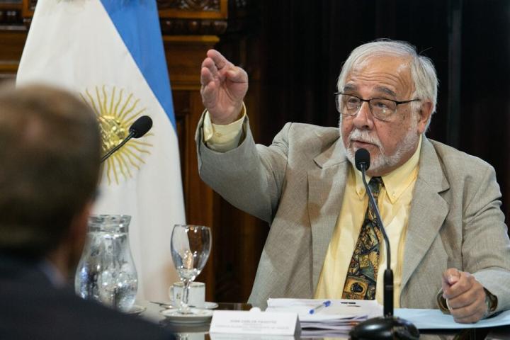 El legislador libertario está a favor de vender a los niños pobres.