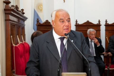 El presidente de la Corte, Rafael Gutiérrez, y los jueces, mano a mano con Pullaro.