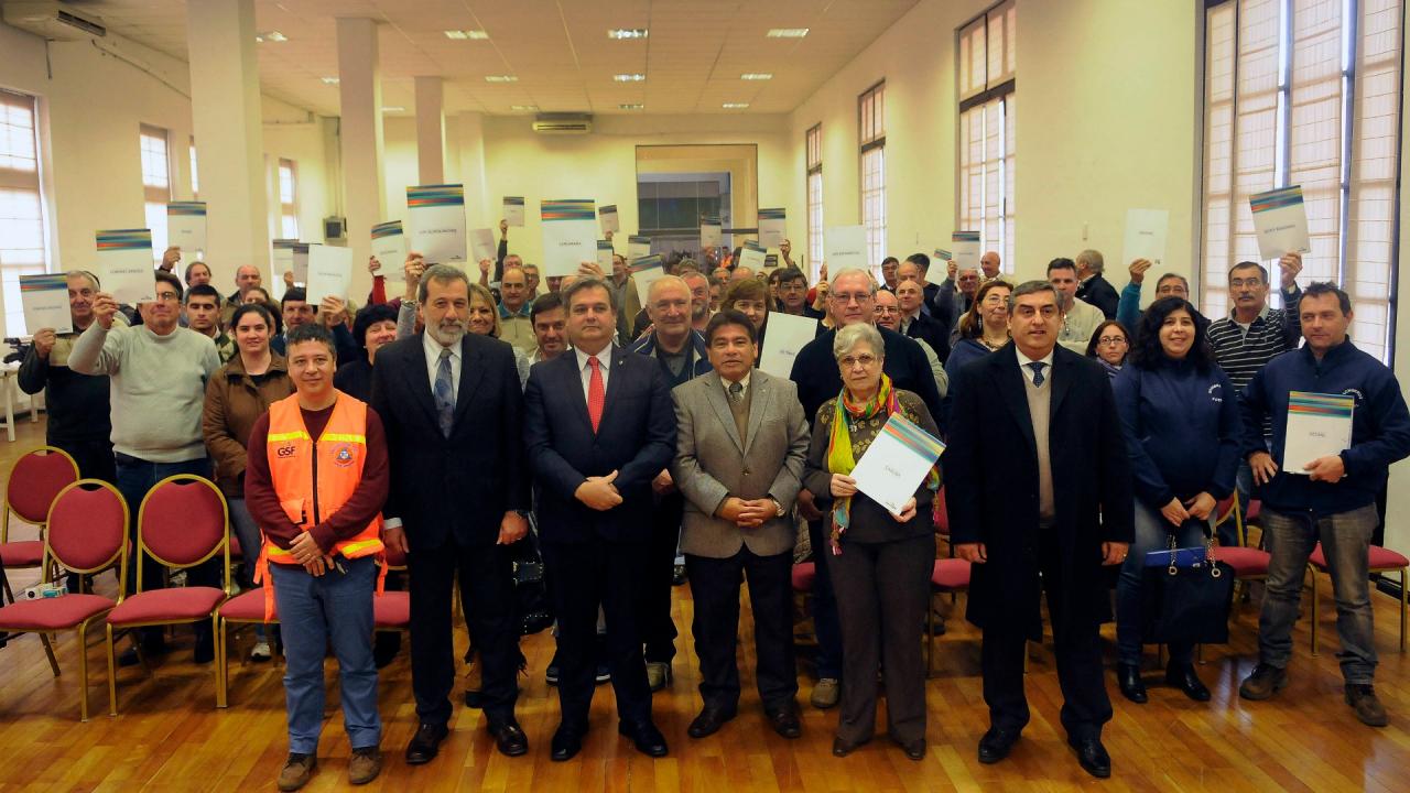 Santa Fe: millonarios aportes a bomberos voluntarios