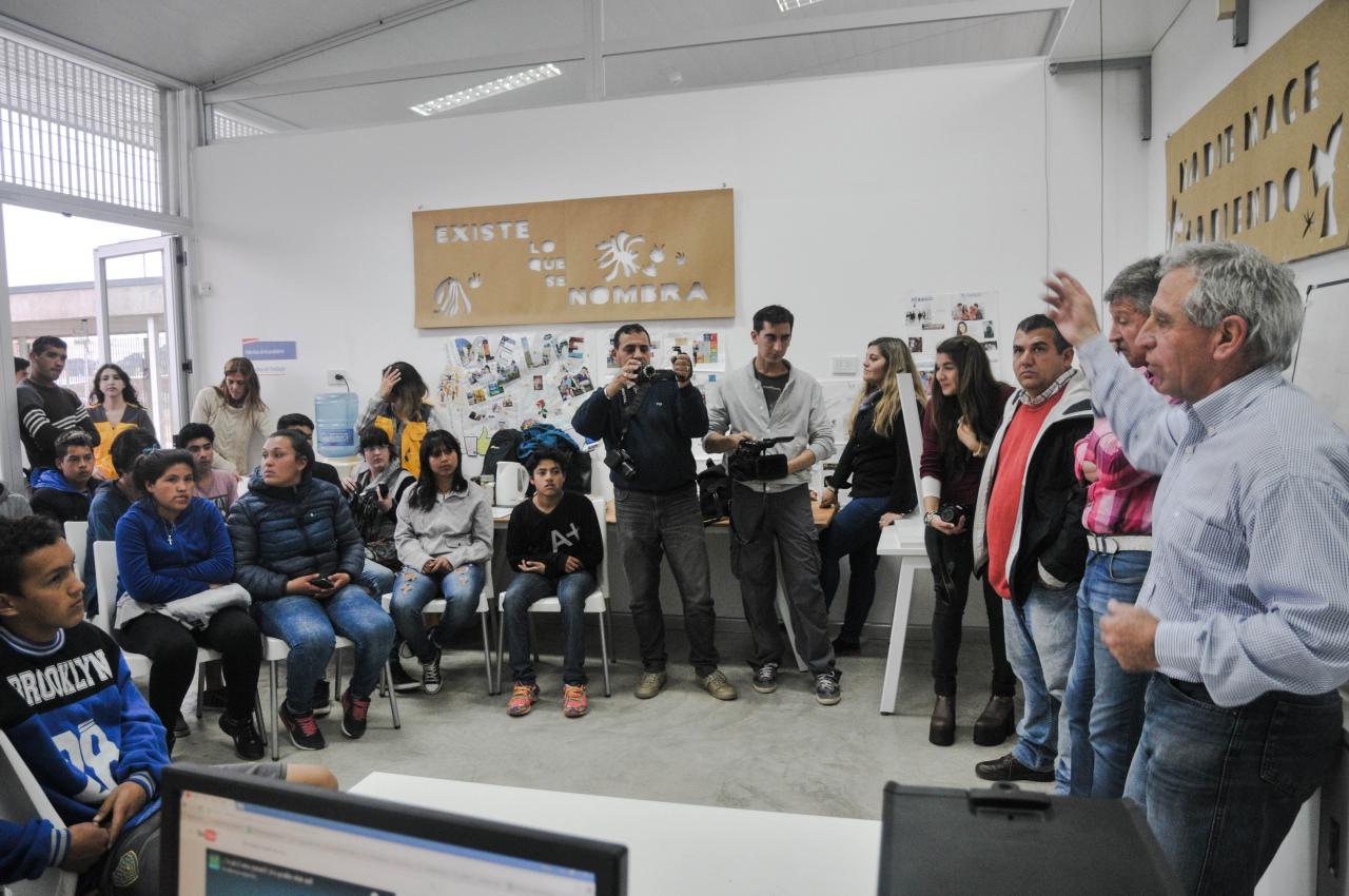 Una práctica de fútbol con glorias sabaleras y tatengues