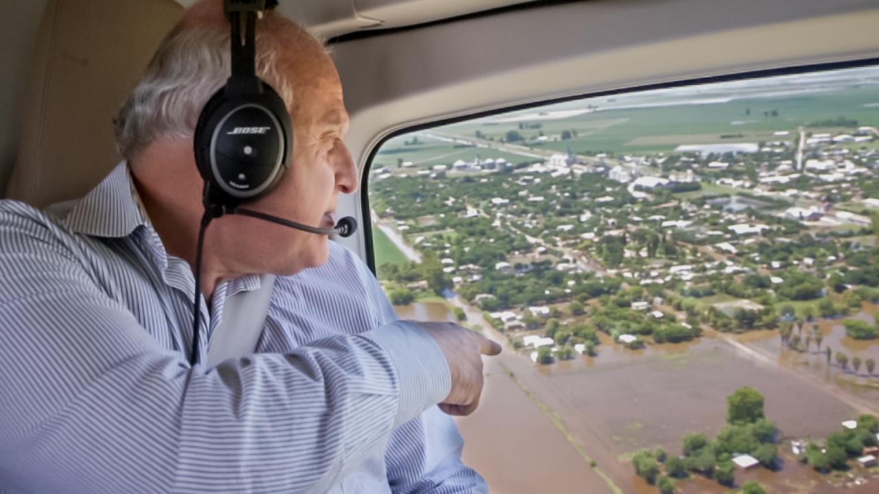 Lifschitz recorrió localidades afectadas por las lluvias