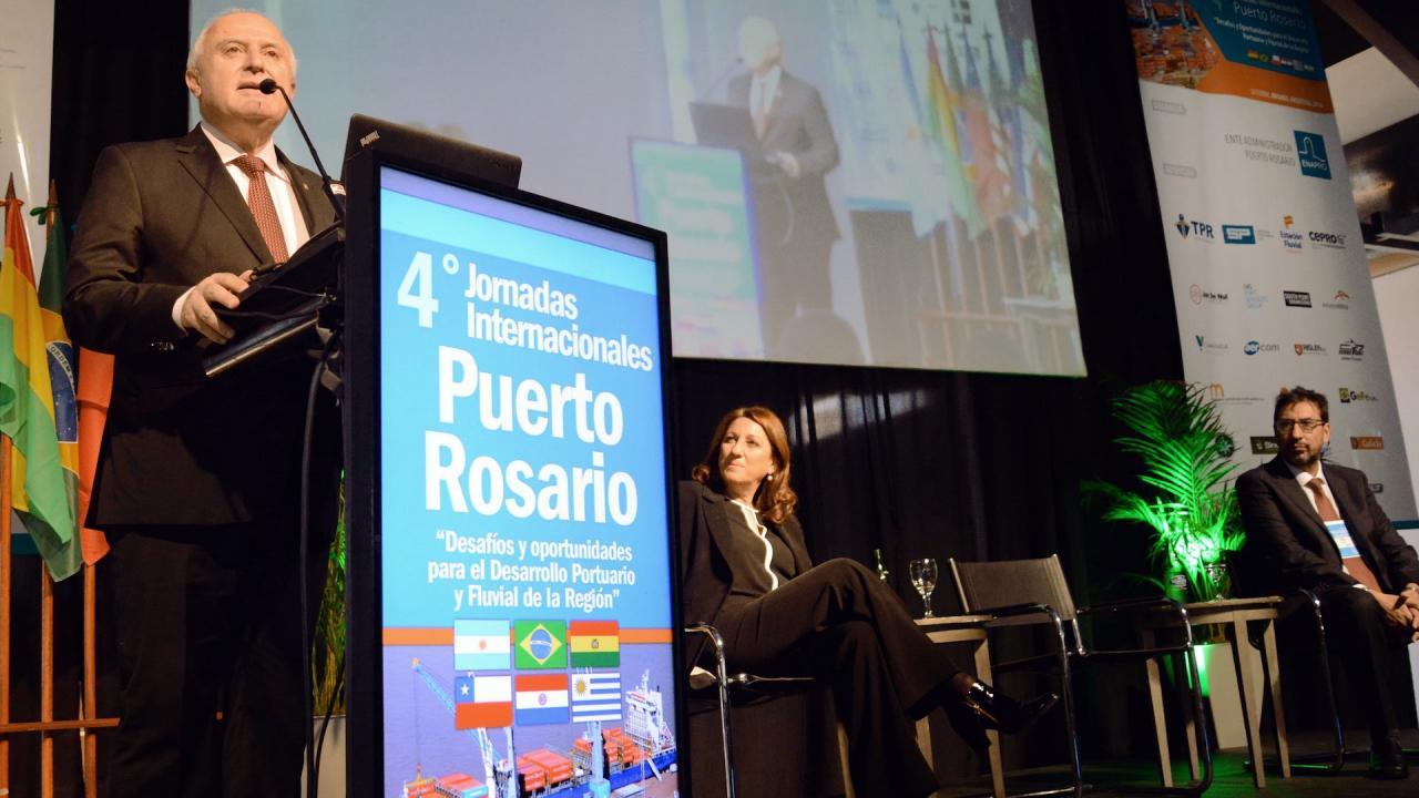 Lifschitz: “El desafío es potenciar el desarrollo de la hidrovía” 