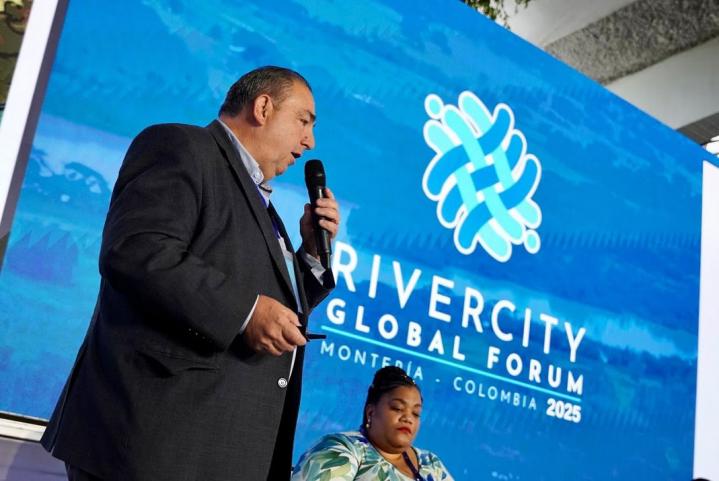 Poletti expuso sobre el riesgo hídrico de las ciudades