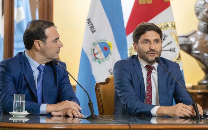 Pullaro y su par Gustavo Valdés rubricaron en Corrientes un convenio para establecer una conexión fluvial entre ambas provincias.