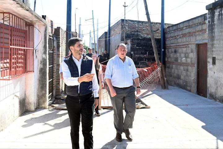 Poletti y Pullaro por los pasillos del barrio San Lorenzo.