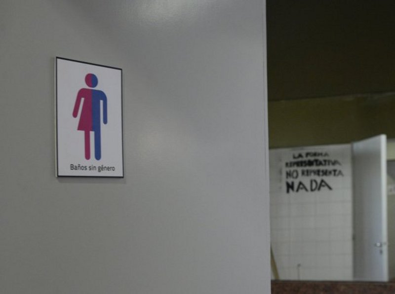 Para todos. La idea es discutir los binarismos.