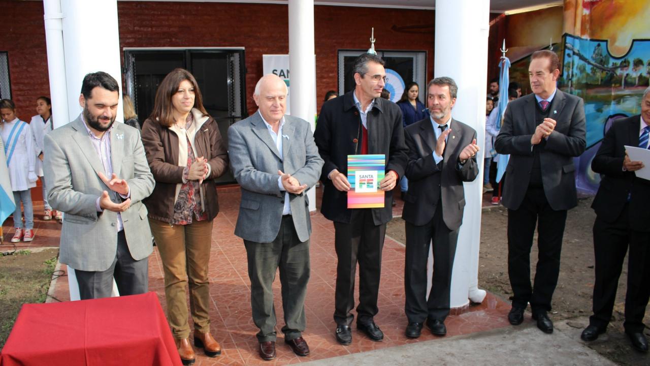 Lifschitz encabezando un acto de entrega de aportes.