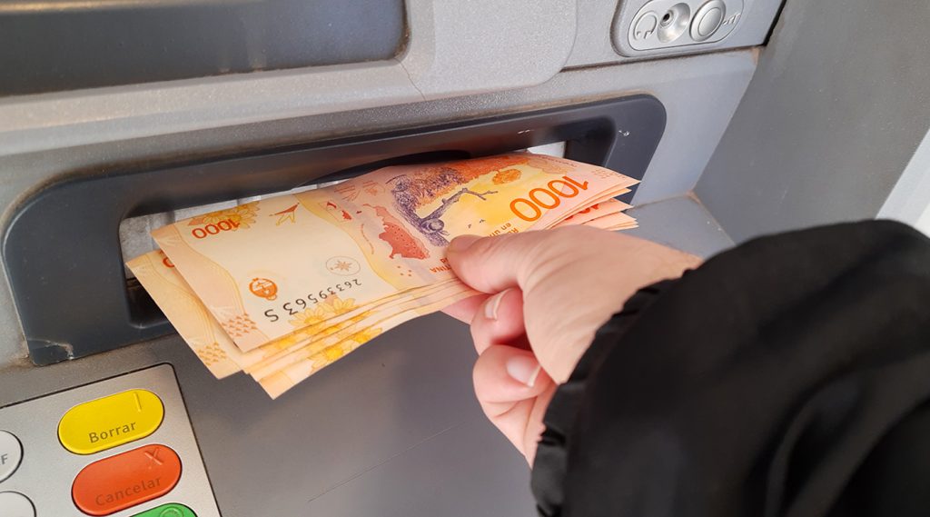 Pagan haberes a empleados públicos de Santa Fe