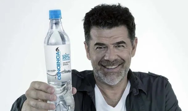 Cierra la marca de Julián Weich que donaba el 50 % de su recaudación