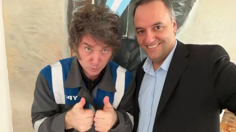 Fuerte apoyo de Milei a Adorni: “No lo voy a ejecutar para ganar una elección”
