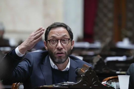 Acusan al Gobierno de pagar sobresueldos con criptomonedas